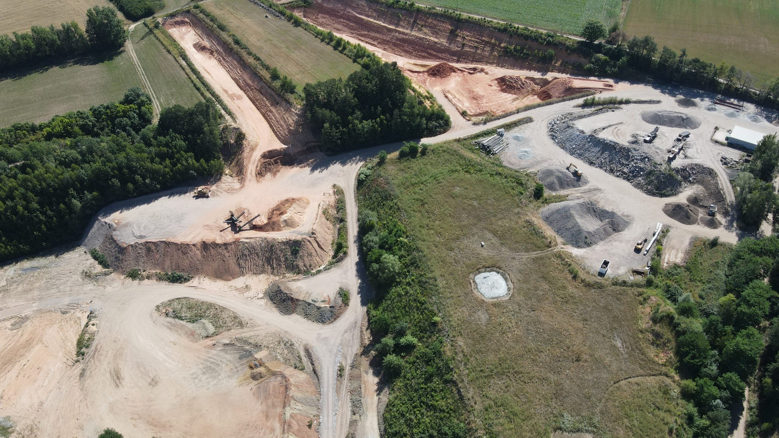 Vue aerienne de la sabliere de Longeville-les-Saint-Avold